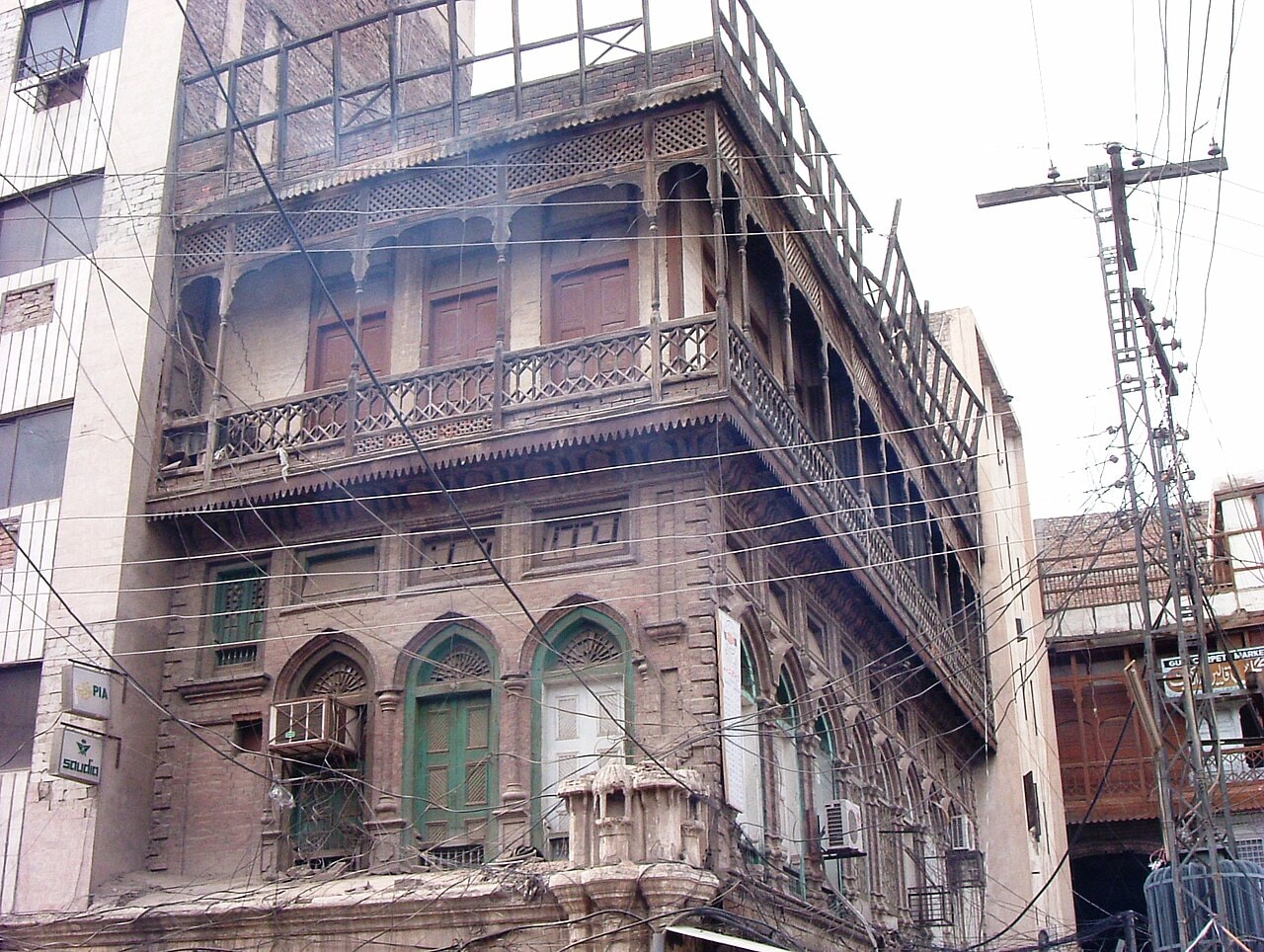 Crowded street of Qissa Khwani Bazaar.